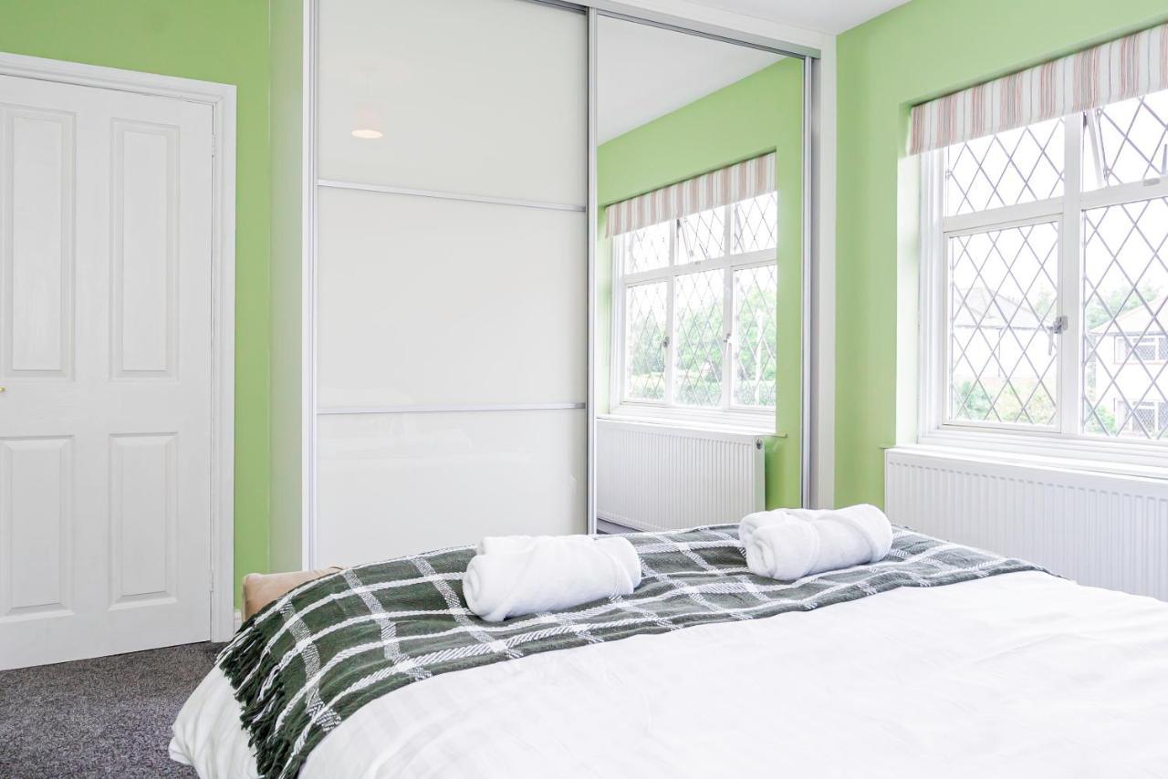 Stunning Place, Close To Windsor & Heathrow & Private Parking Burnham  Exterior photo