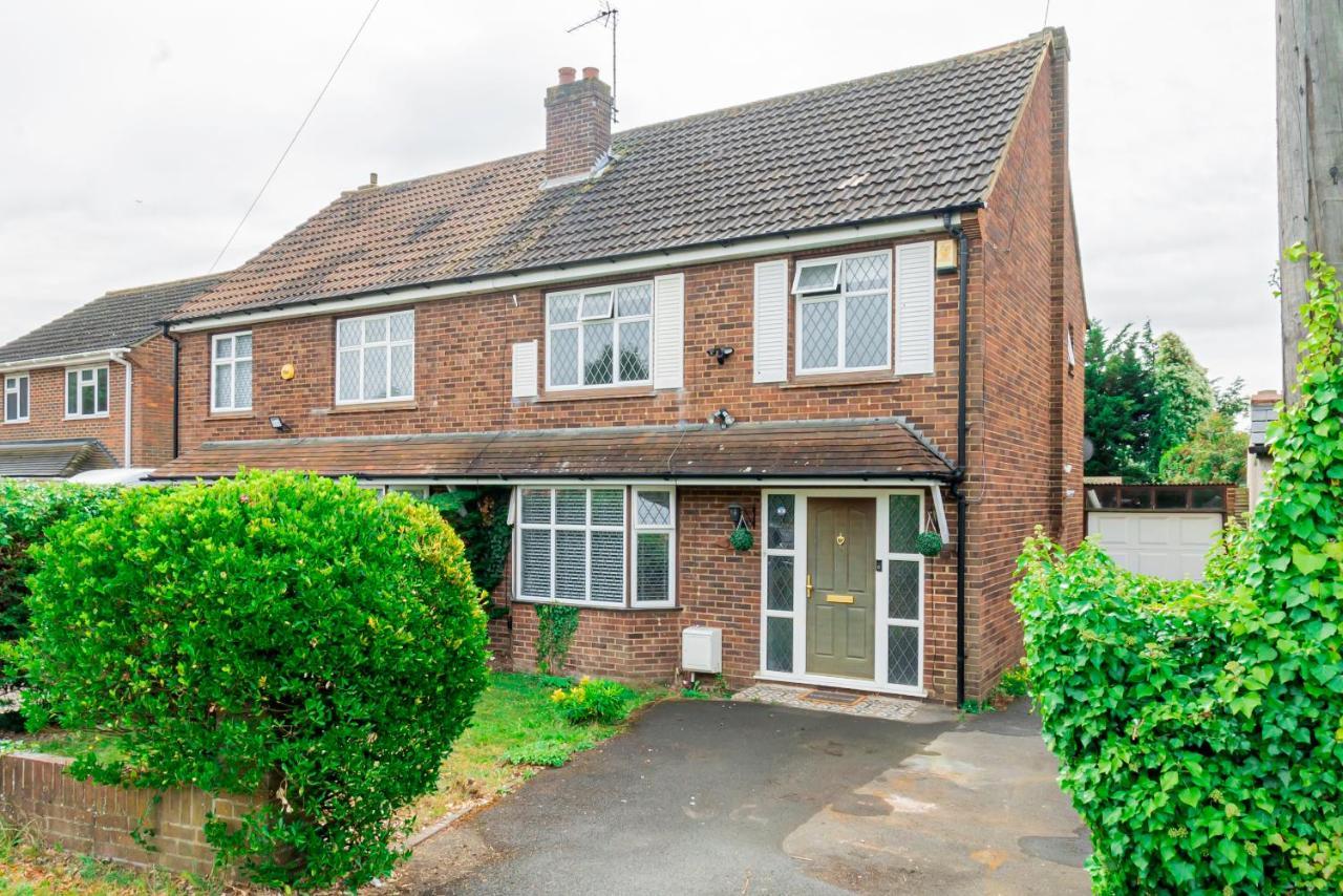 Stunning Place, Close To Windsor & Heathrow & Private Parking Burnham  Exterior photo