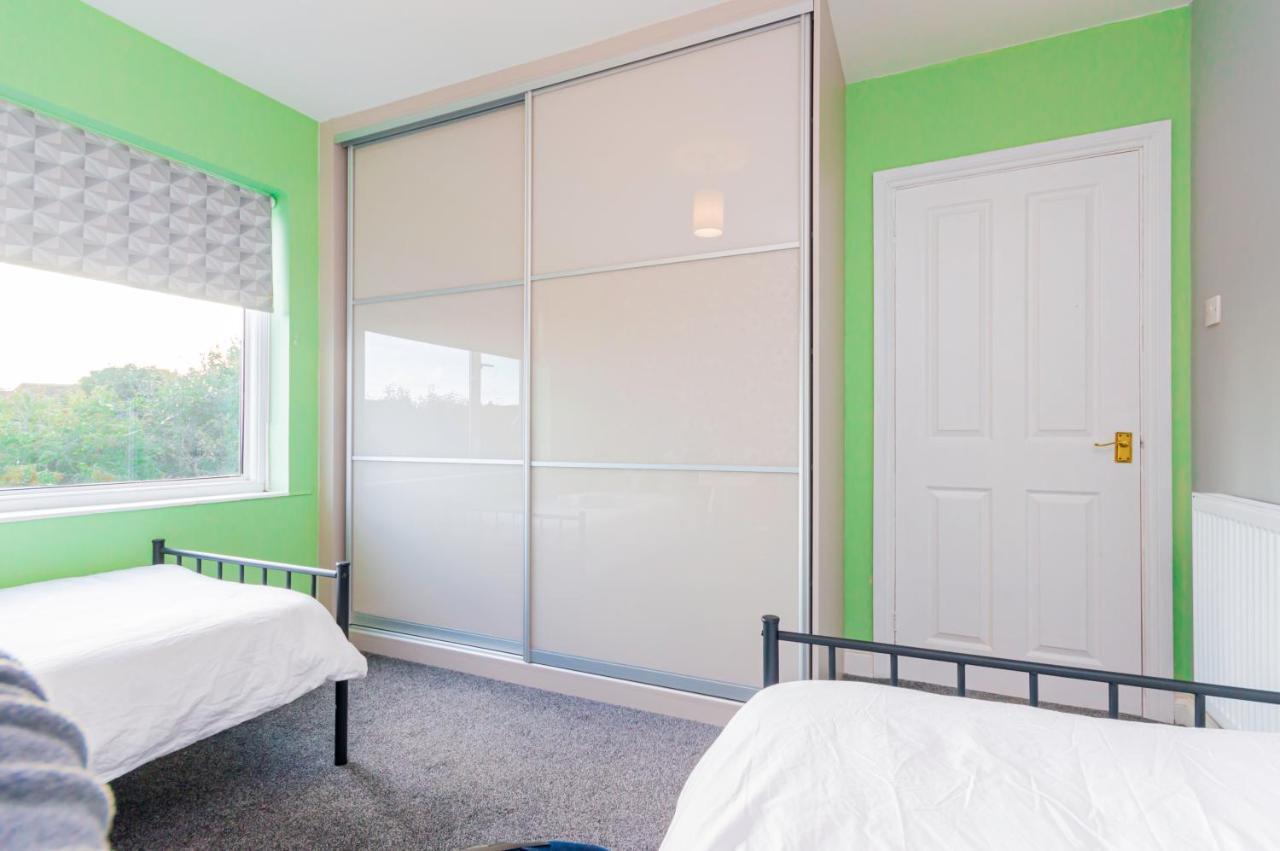 Stunning Place, Close To Windsor & Heathrow & Private Parking Burnham  Exterior photo