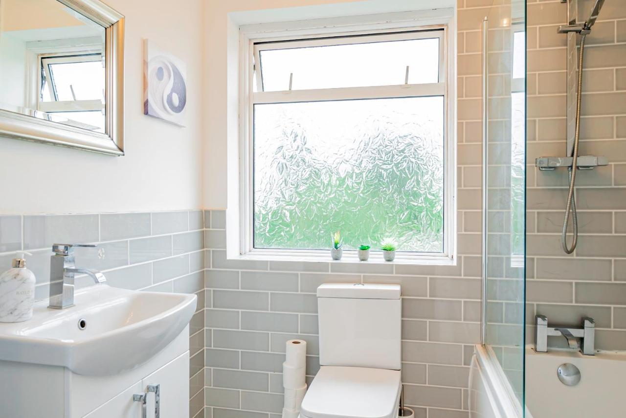 Stunning Place, Close To Windsor & Heathrow & Private Parking Burnham  Exterior photo