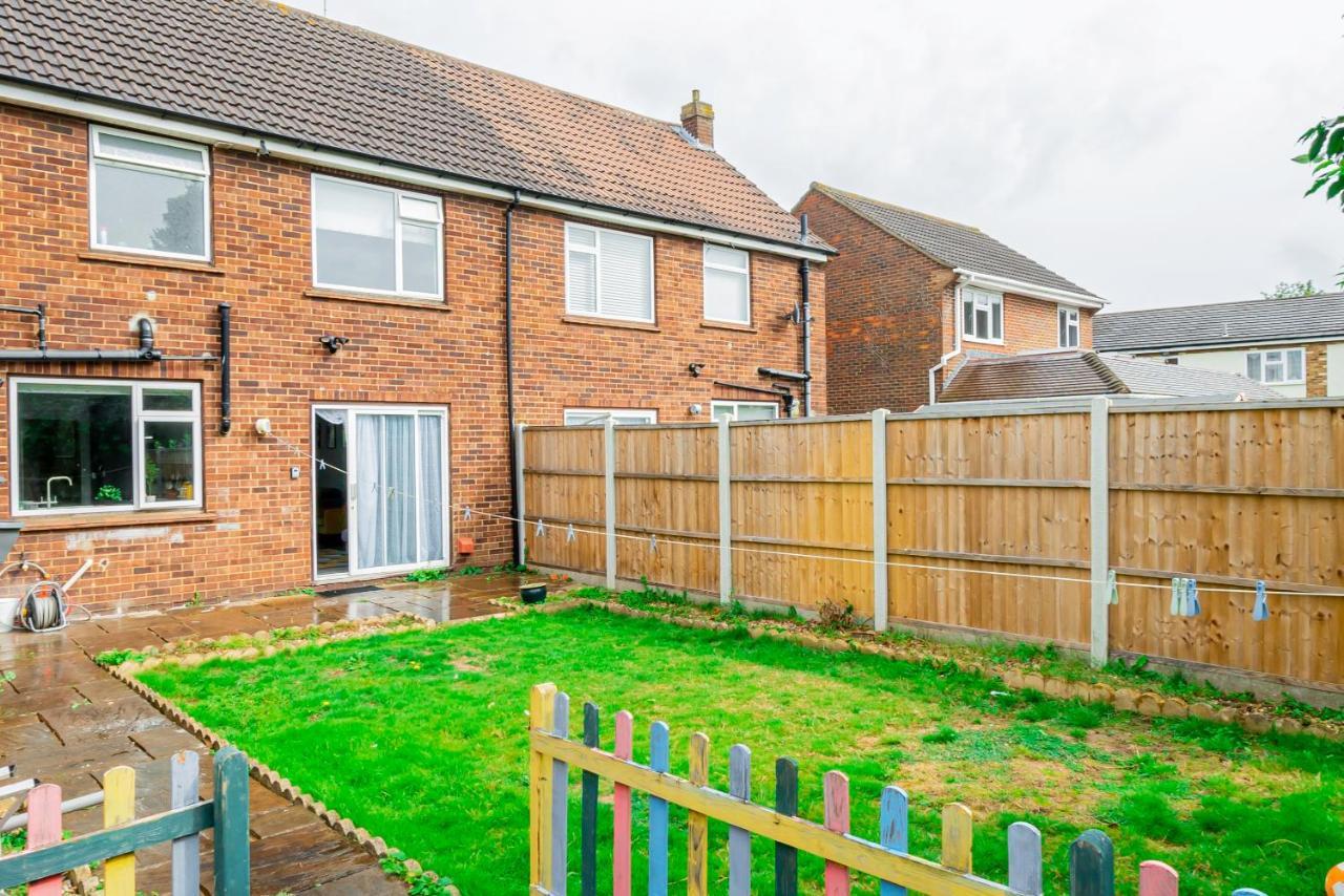 Stunning Place, Close To Windsor & Heathrow & Private Parking Burnham  Exterior photo