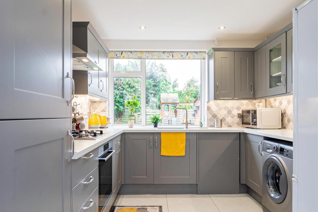 Stunning Place, Close To Windsor & Heathrow & Private Parking Burnham  Exterior photo