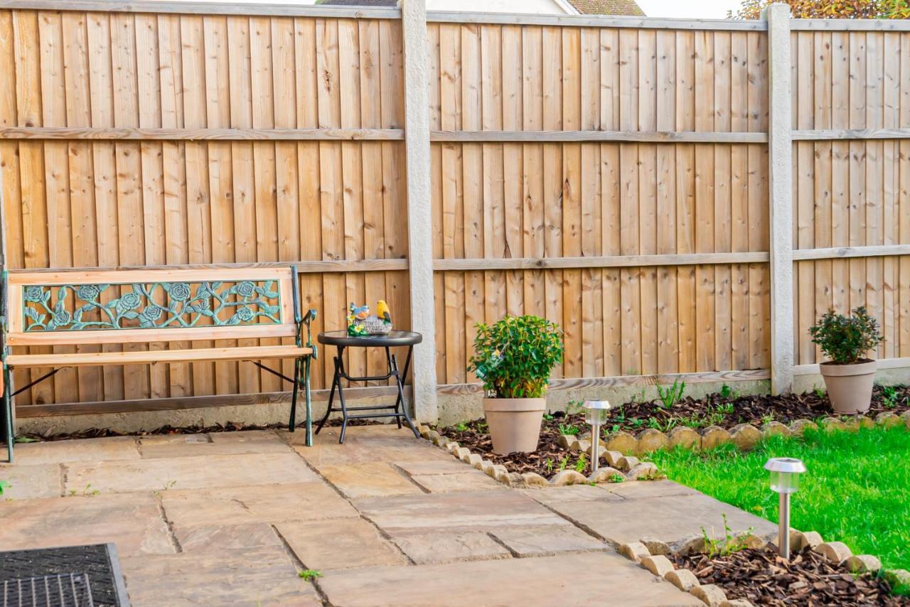 Stunning Place, Close To Windsor & Heathrow & Private Parking Burnham  Exterior photo