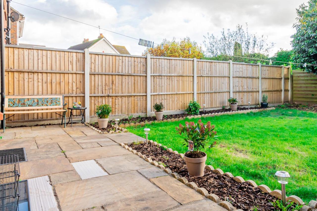 Stunning Place, Close To Windsor & Heathrow & Private Parking Burnham  Exterior photo