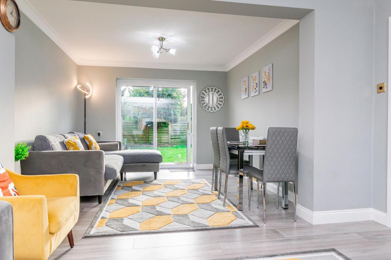 Stunning Place, Close To Windsor & Heathrow & Private Parking Burnham  Exterior photo