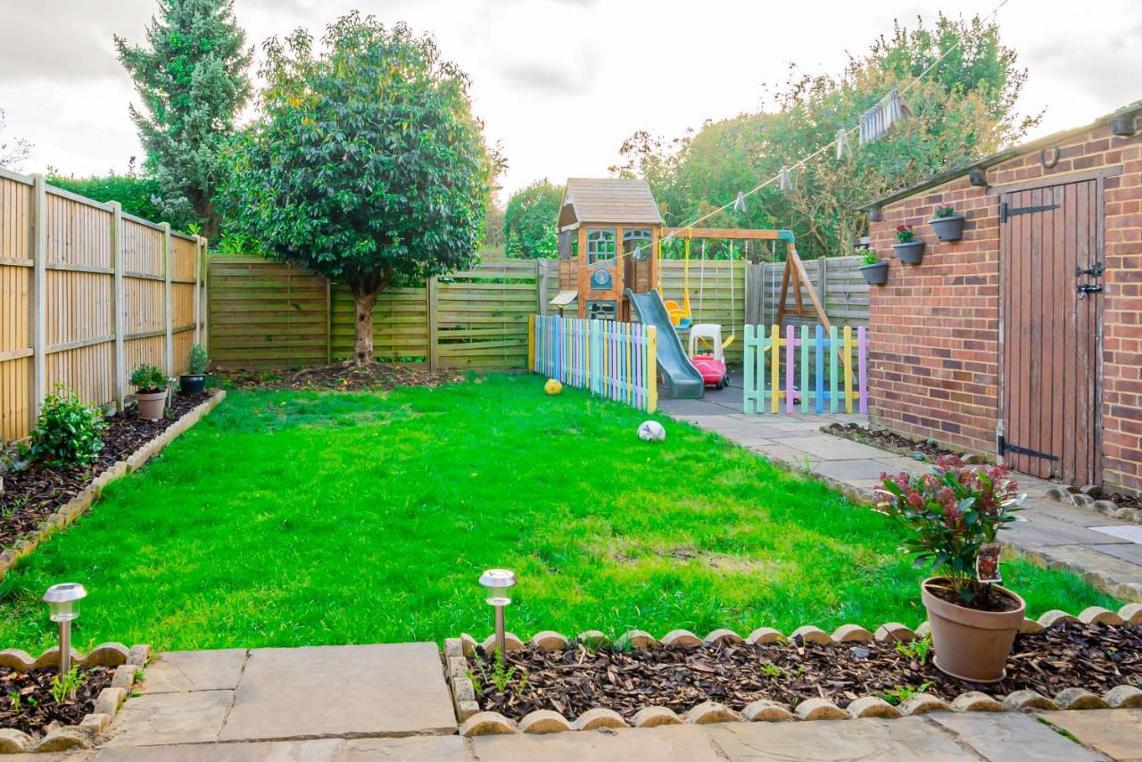 Stunning Place, Close To Windsor & Heathrow & Private Parking Burnham  Exterior photo
