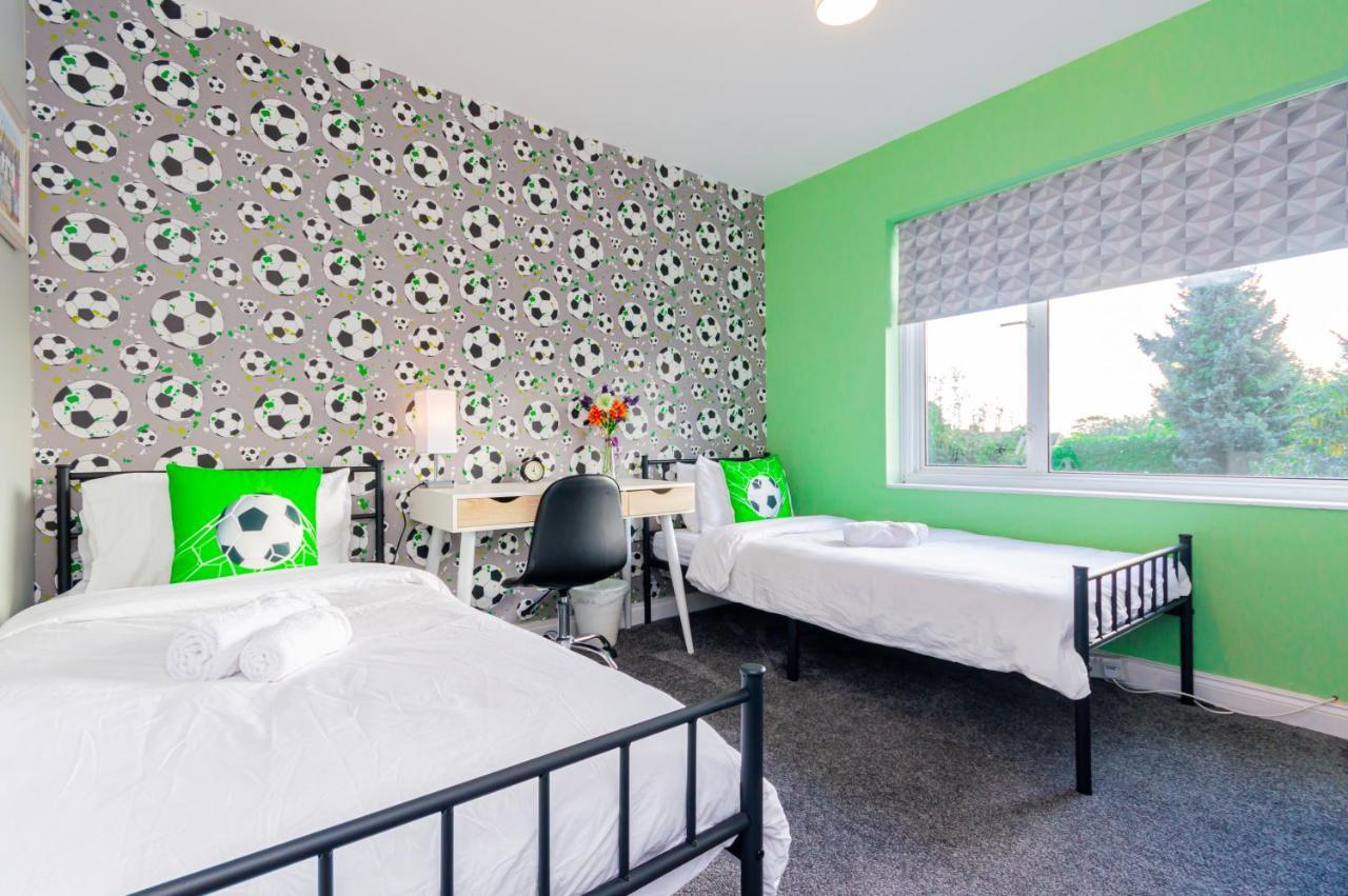 Stunning Place, Close To Windsor & Heathrow & Private Parking Burnham  Exterior photo